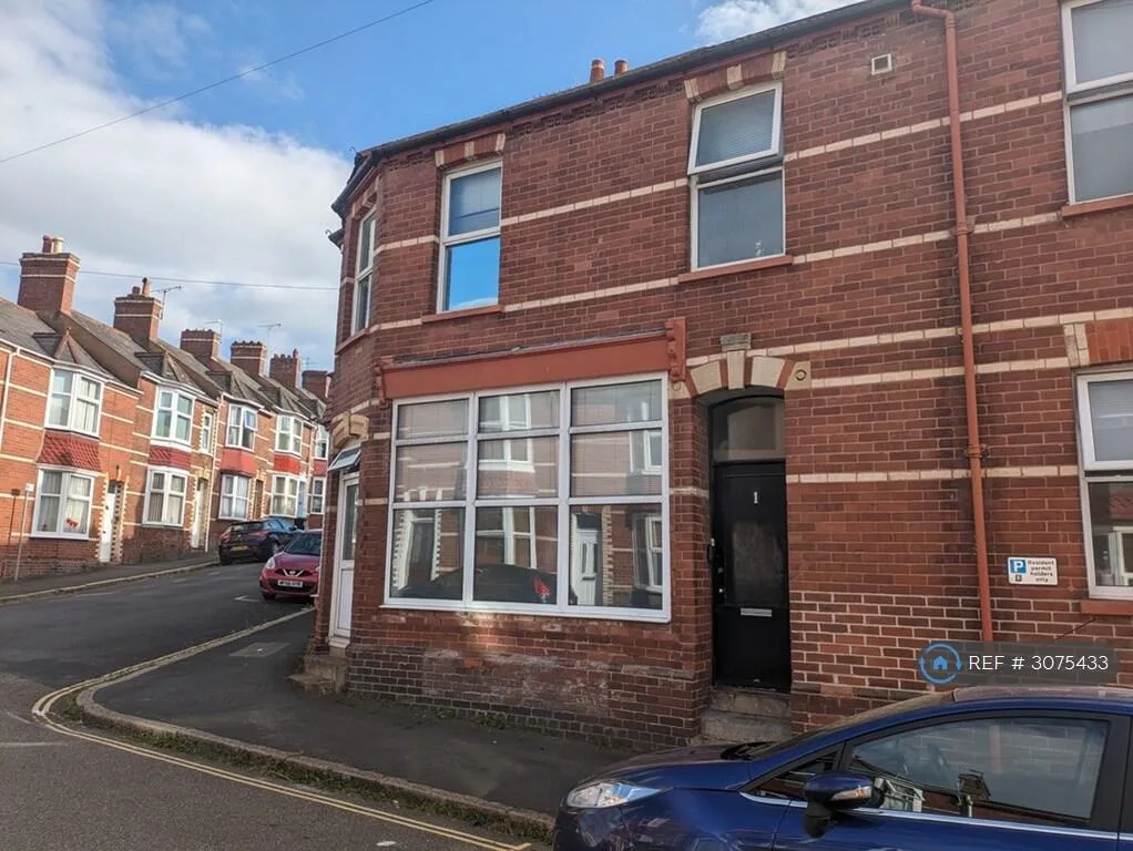 6 bedroom semi-detached house for rent