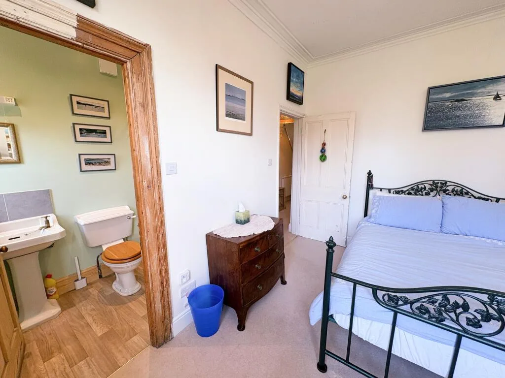 3 bedroom semi-detached house for rent