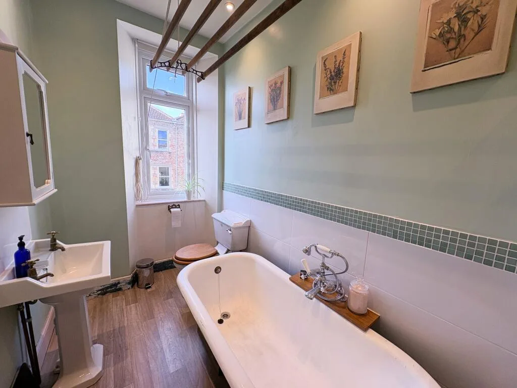 3 bedroom semi-detached house for rent