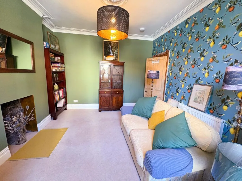 3 bedroom semi-detached house for rent
