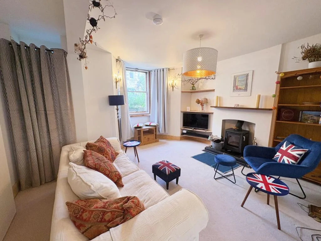 3 bedroom semi-detached house for rent