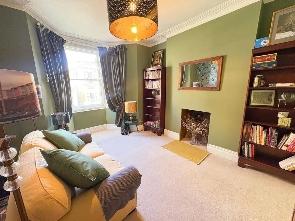3 bedroom semi-detached house for rent