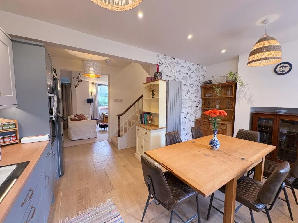 3 bedroom semi-detached house for rent