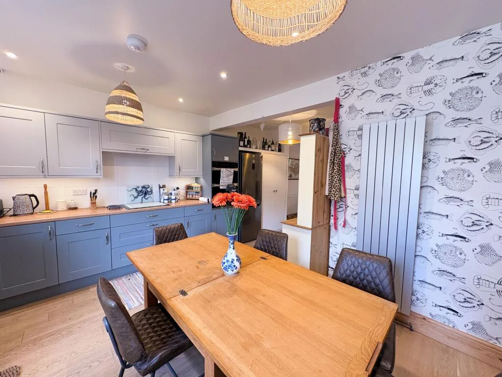 3 bedroom semi-detached house for rent