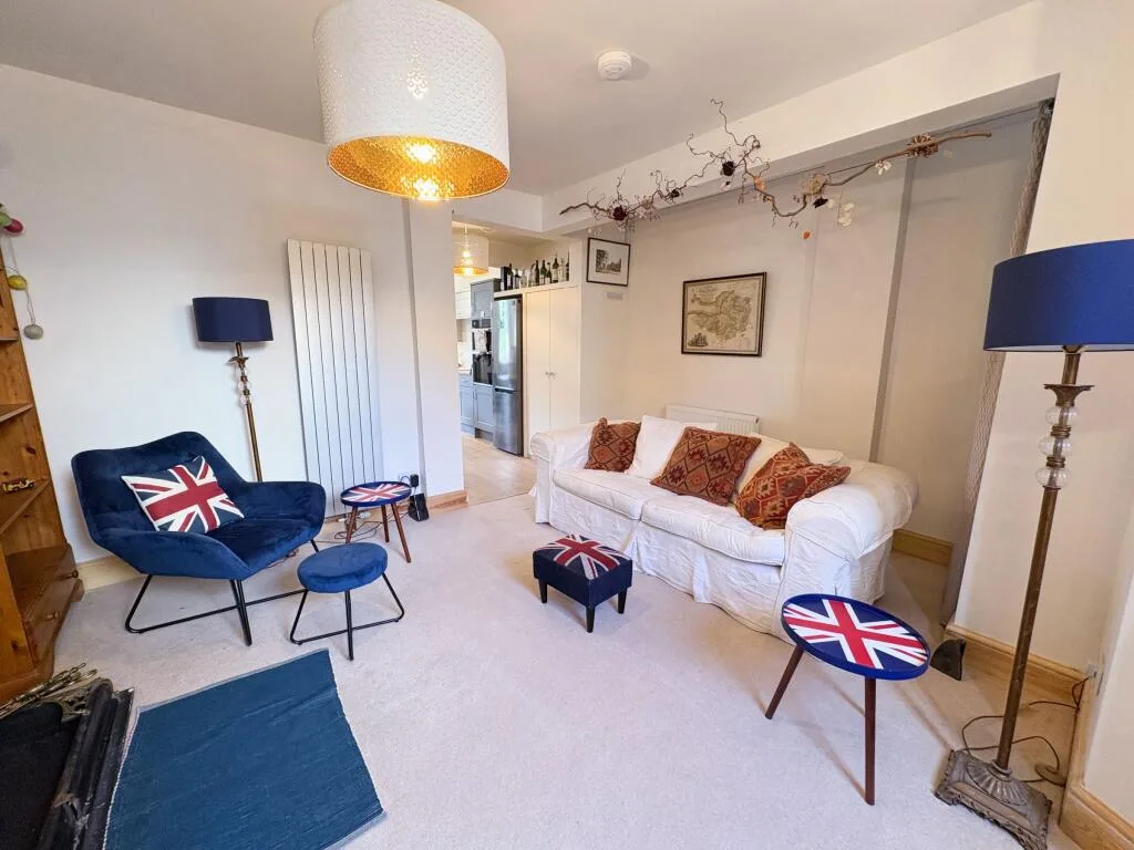 3 bedroom semi-detached house for rent