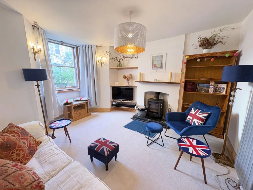 3 bedroom semi-detached house for rent