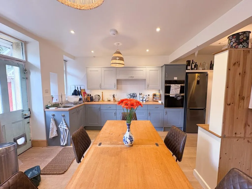 3 bedroom semi-detached house for rent