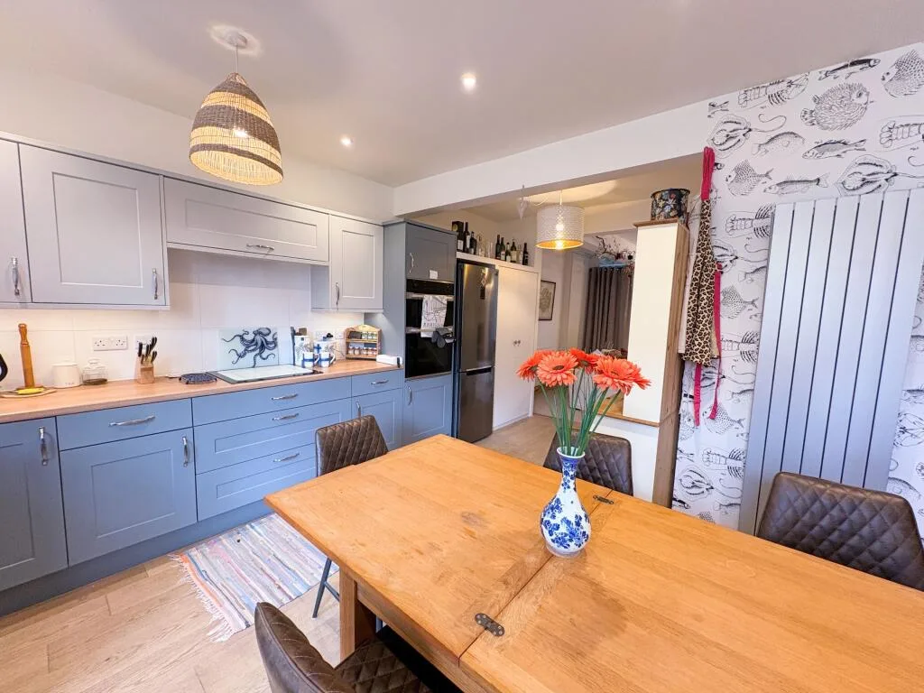 3 bedroom semi-detached house for rent
