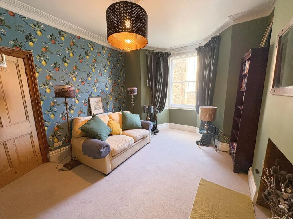 3 bedroom semi-detached house for rent