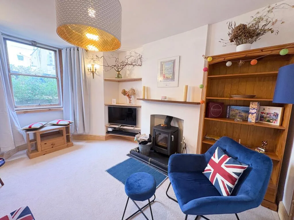 3 bedroom semi-detached house for rent