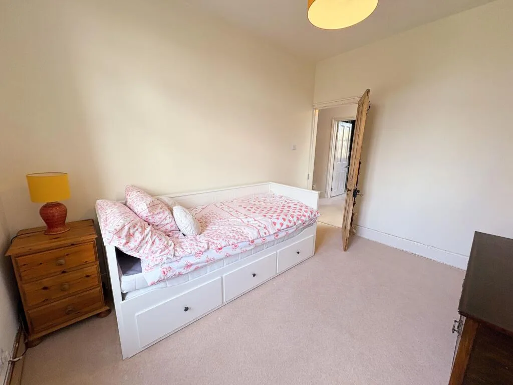 3 bedroom semi-detached house for rent