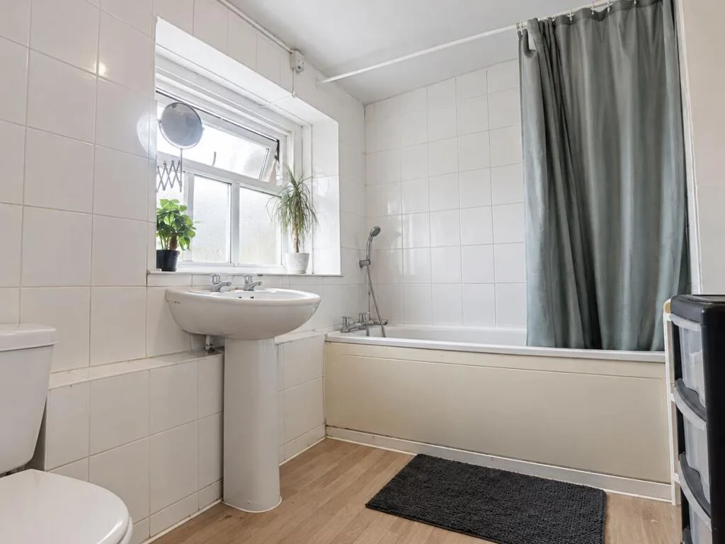 5 bedroom maisonette for rent