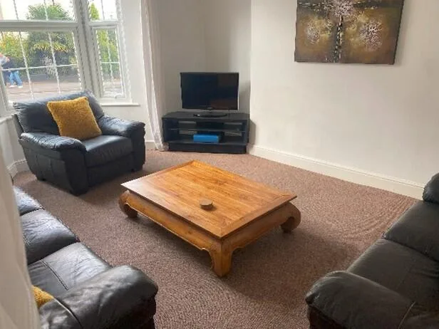 6 bedroom house for rent