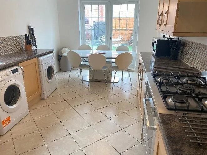 6 bedroom house for rent