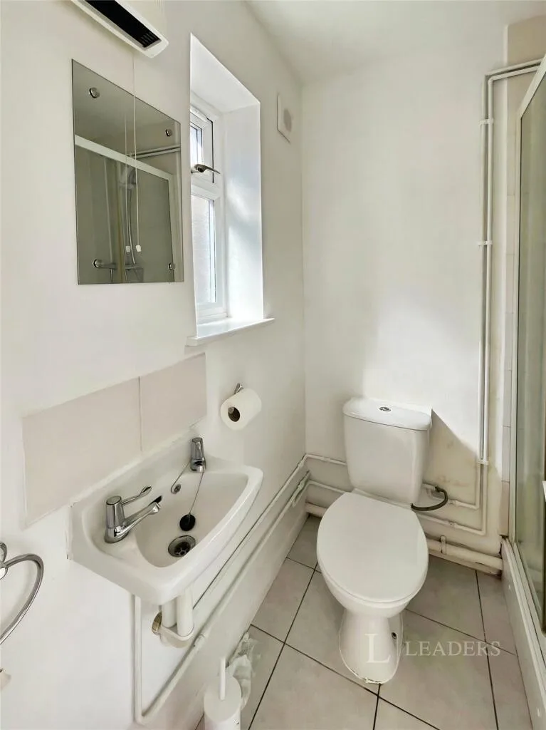 6 bedroom semi-detached house for rent