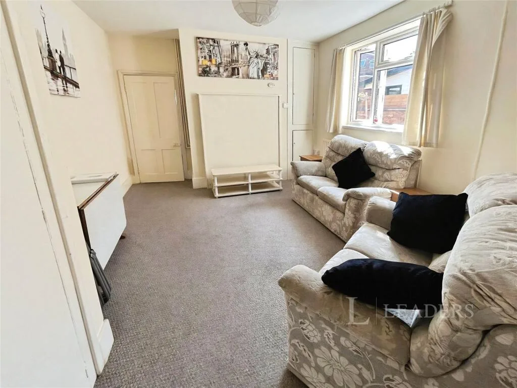 6 bedroom semi-detached house for rent