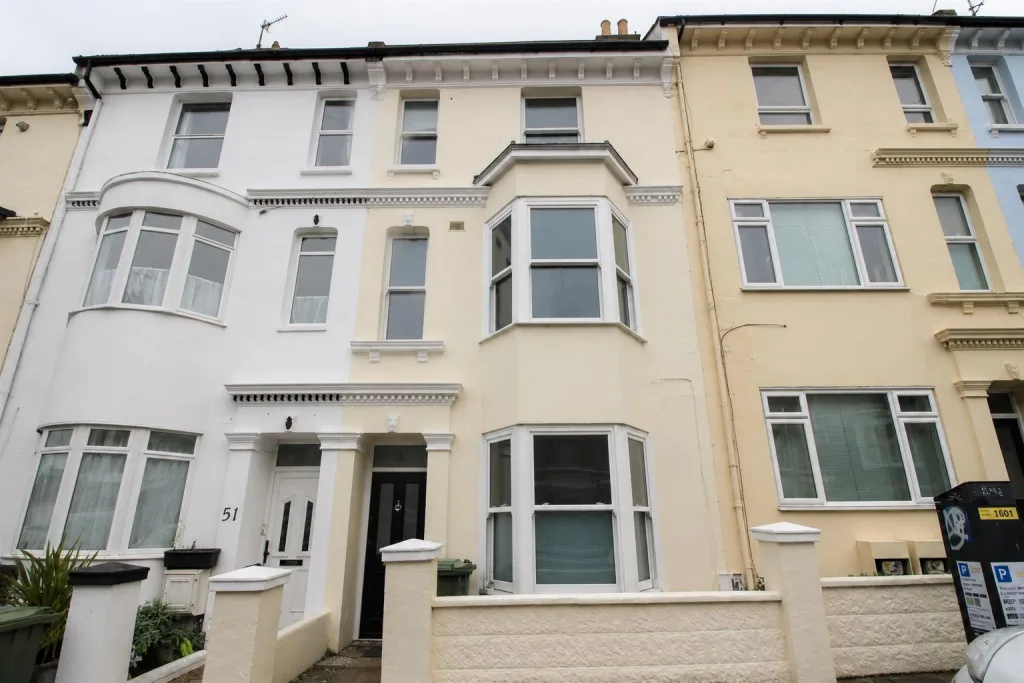 6 bedroom terraced house for rent