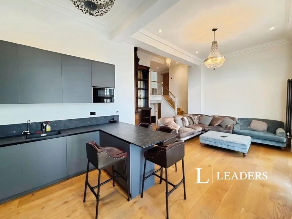 3 bedroom flat for rent