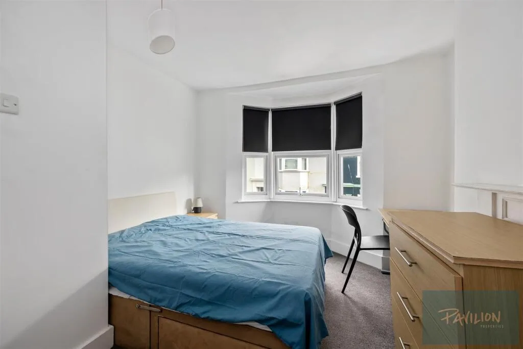 5 bedroom terraced house for rent