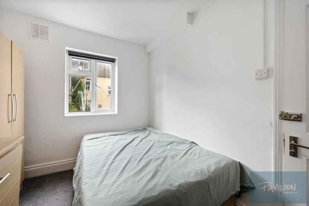 5 bedroom terraced house for rent