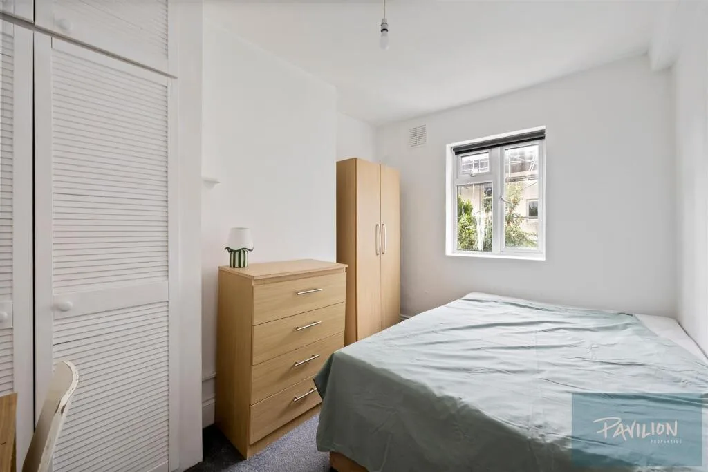 5 bedroom terraced house for rent