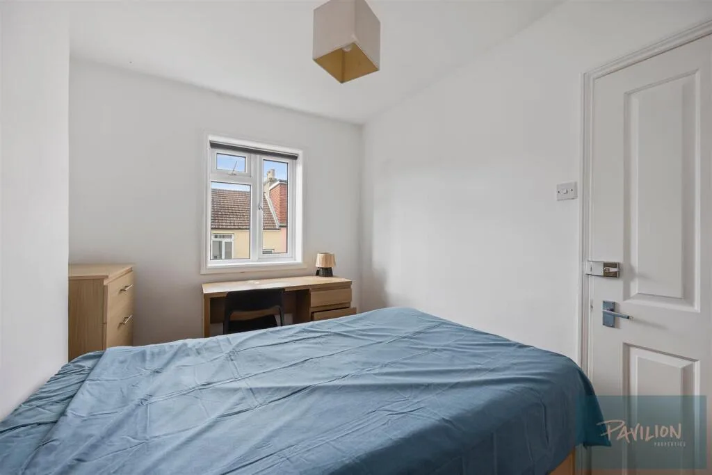 5 bedroom terraced house for rent
