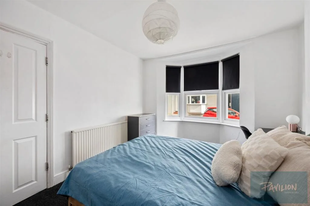 5 bedroom terraced house for rent