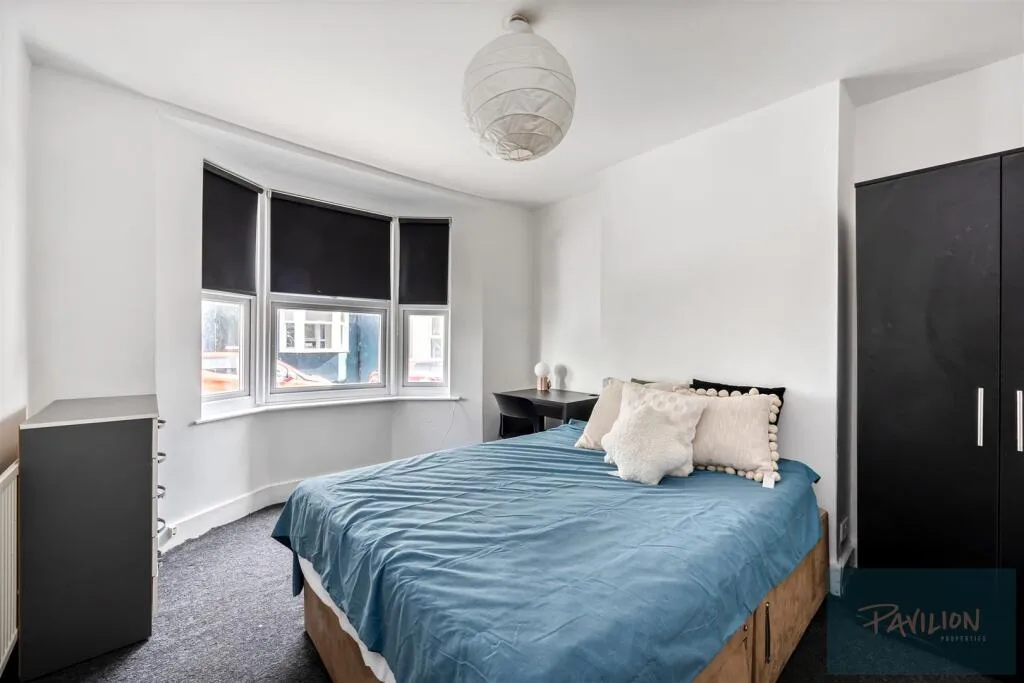 5 bedroom terraced house for rent
