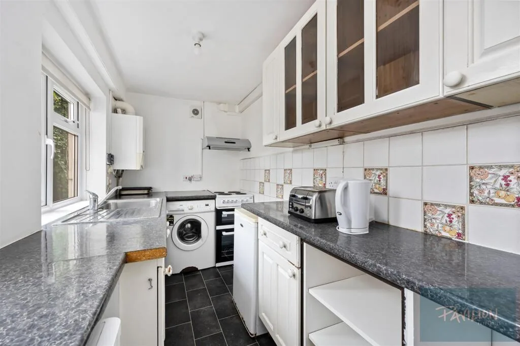 5 bedroom terraced house for rent