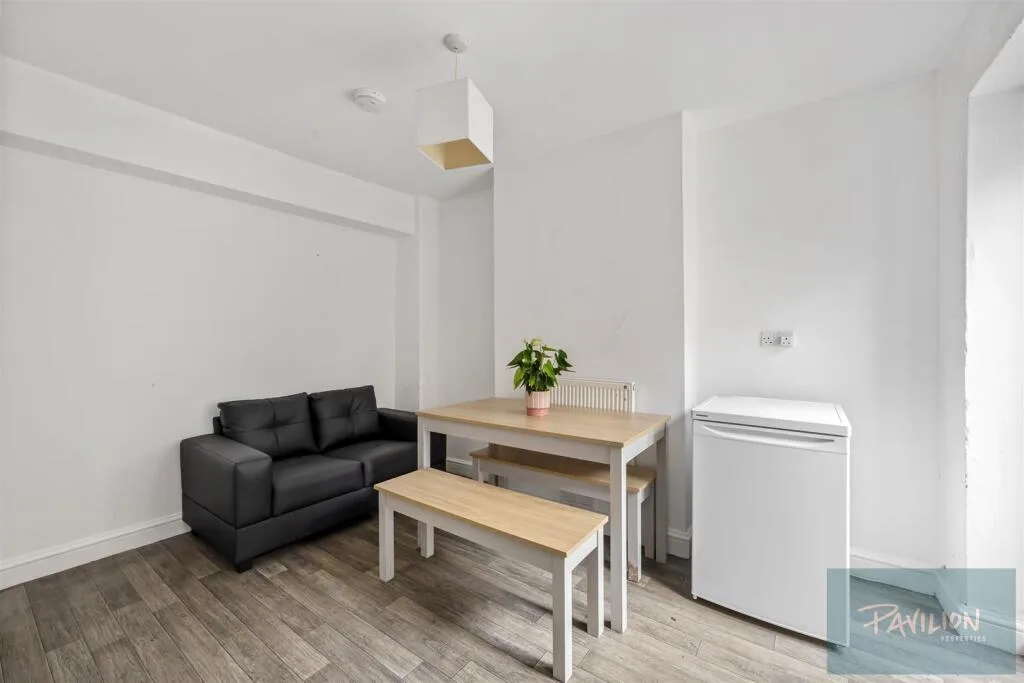 5 bedroom terraced house for rent