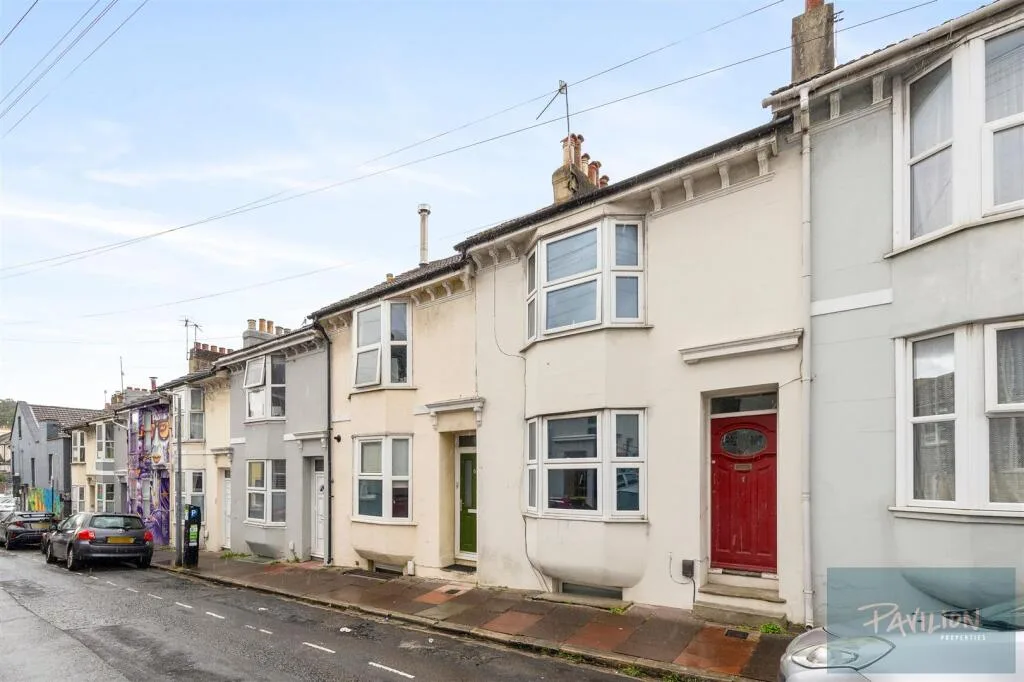 5 bedroom terraced house for rent
