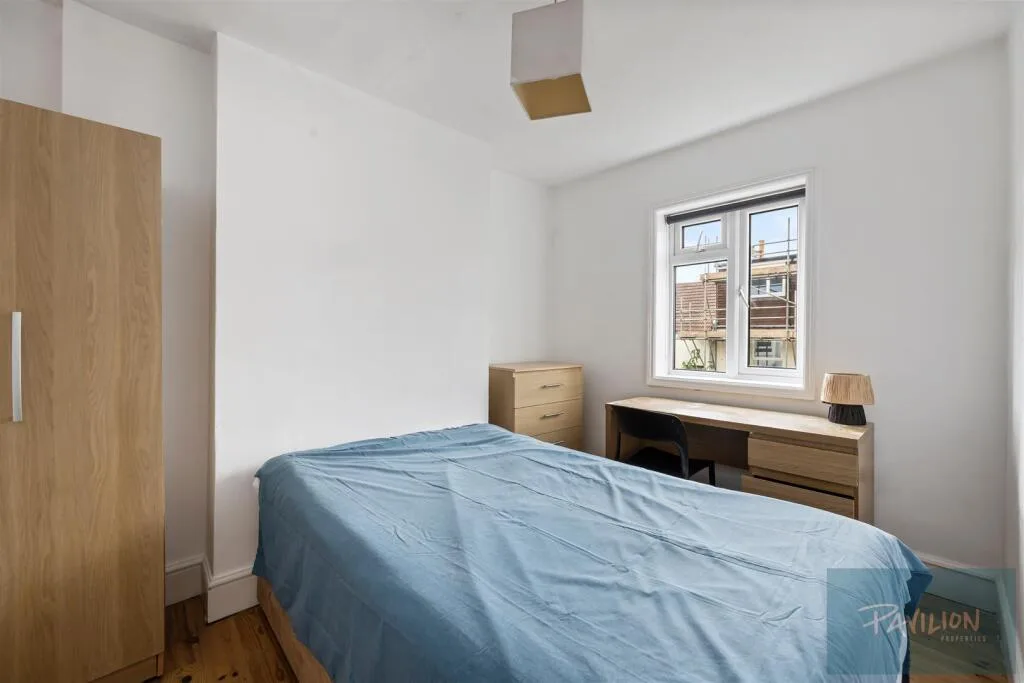 5 bedroom terraced house for rent