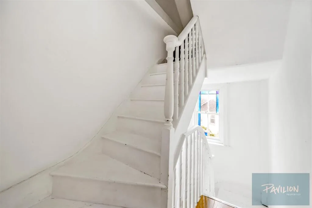 6 bedroom terraced house for rent