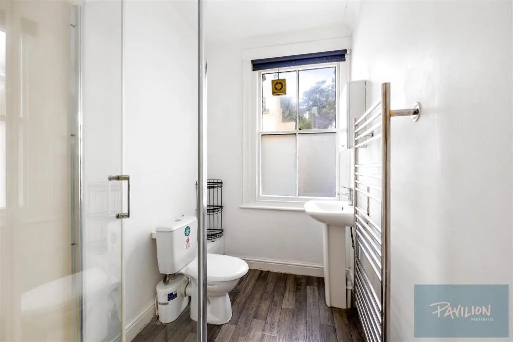 6 bedroom terraced house for rent