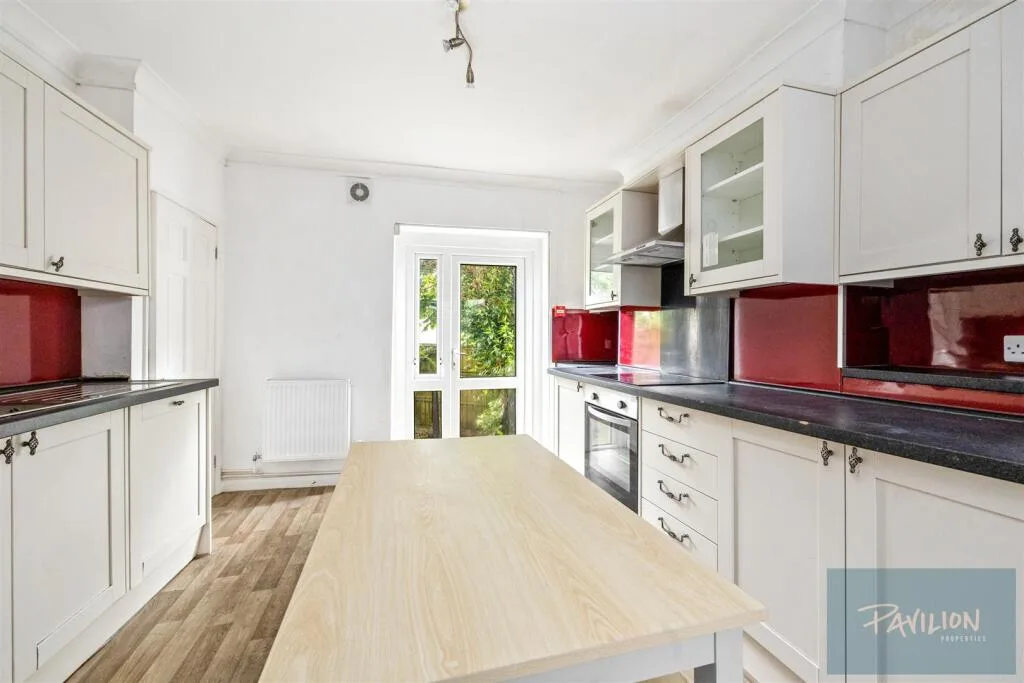 6 bedroom terraced house for rent