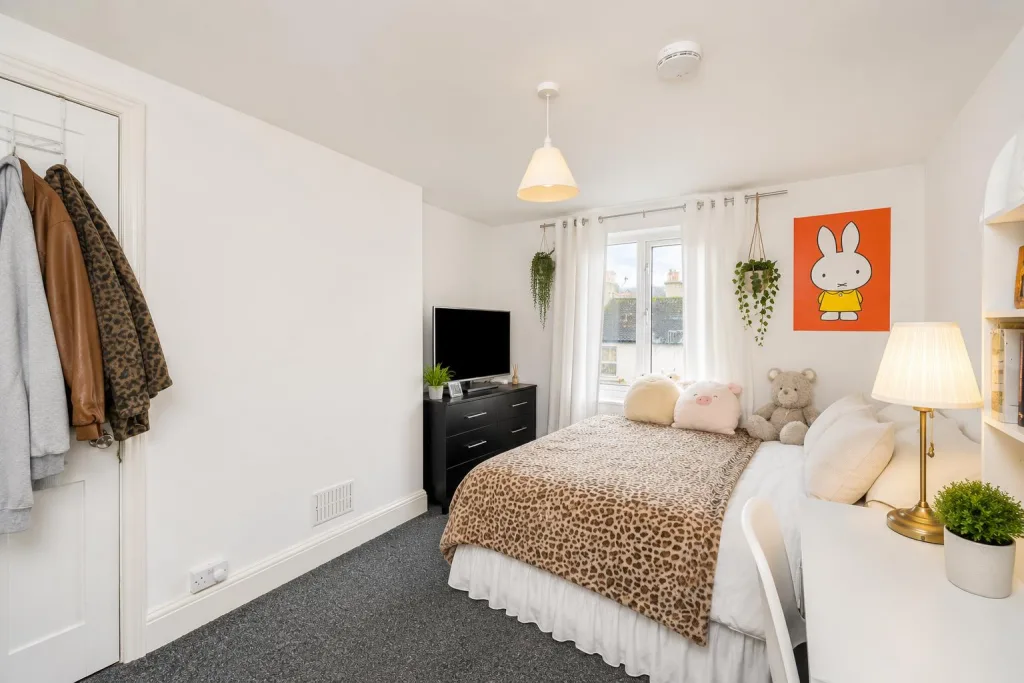 7 bedroom terraced house for rent