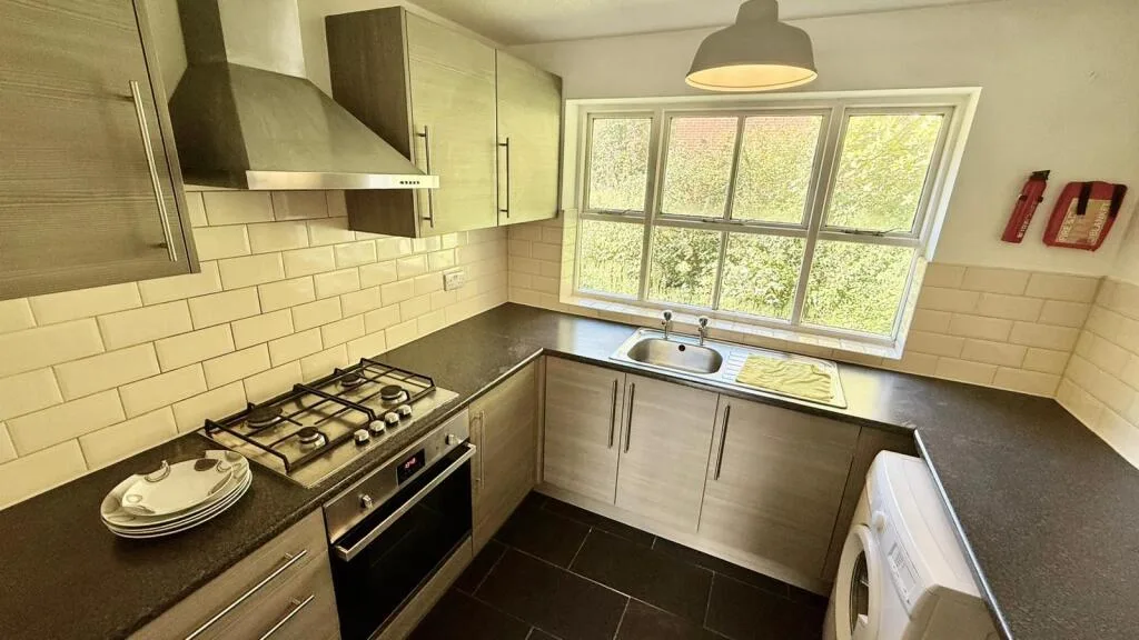 2 bedroom maisonette for rent