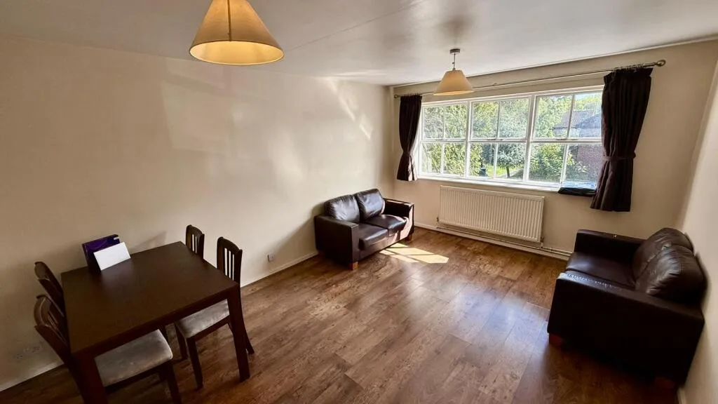 2 bedroom maisonette for rent