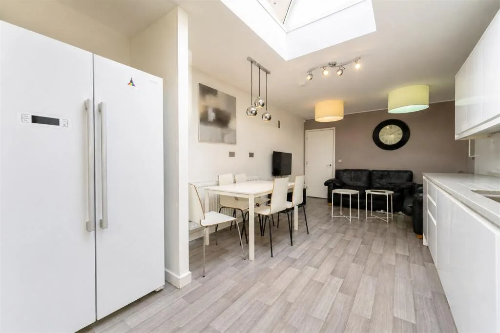 5 bedroom house for rent