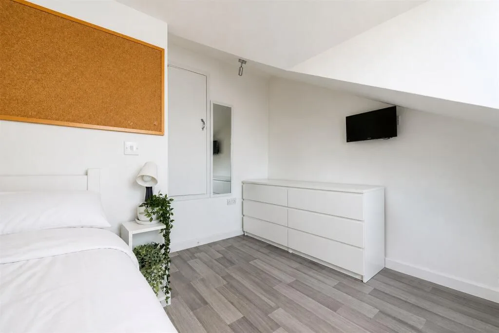 5 bedroom house for rent