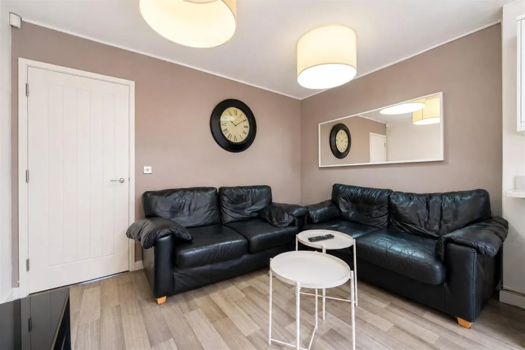 5 bedroom house for rent