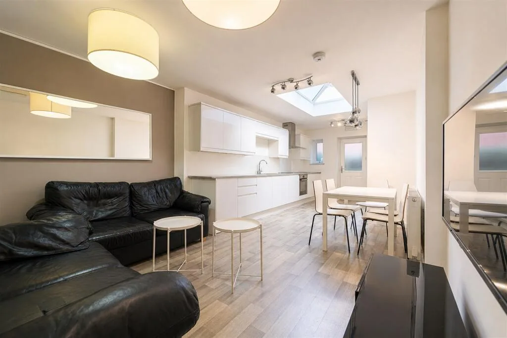 5 bedroom house for rent