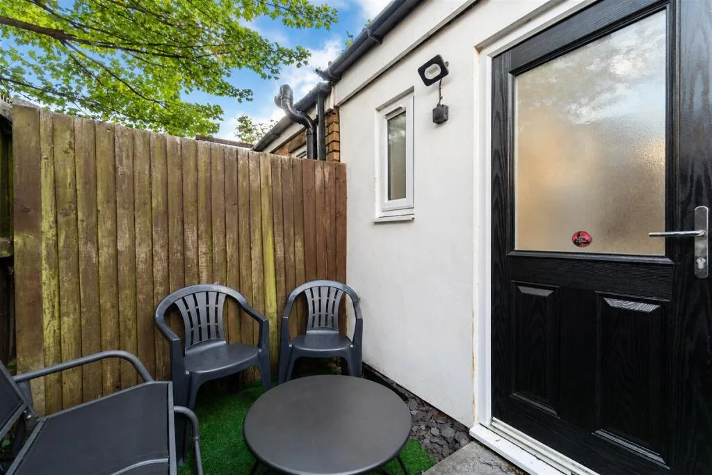 5 bedroom house for rent