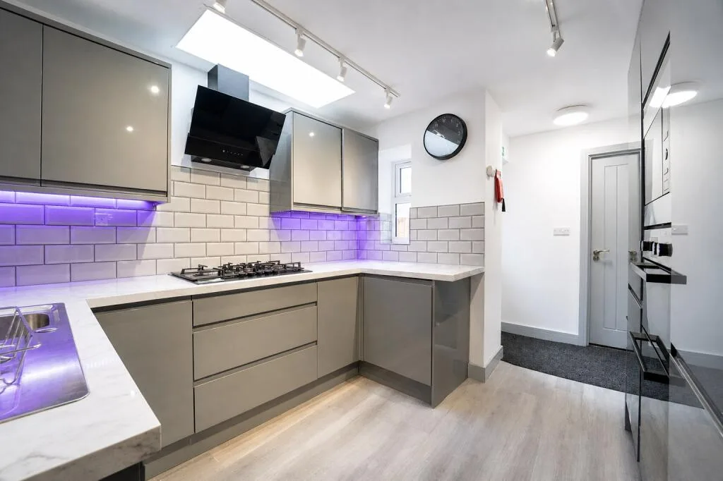 6 bedroom house for rent