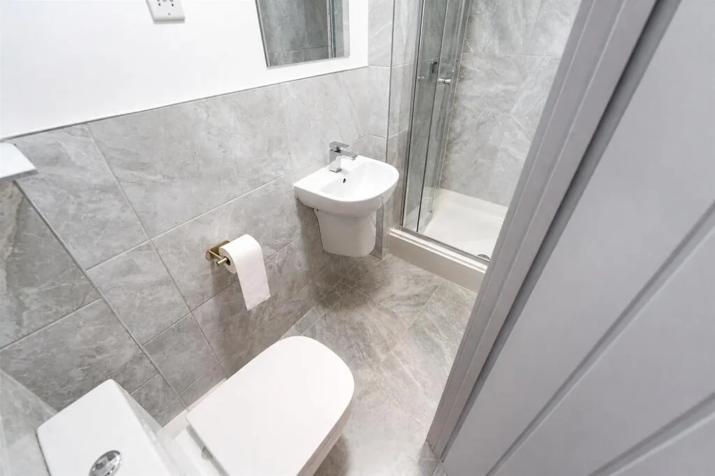 6 bedroom house for rent