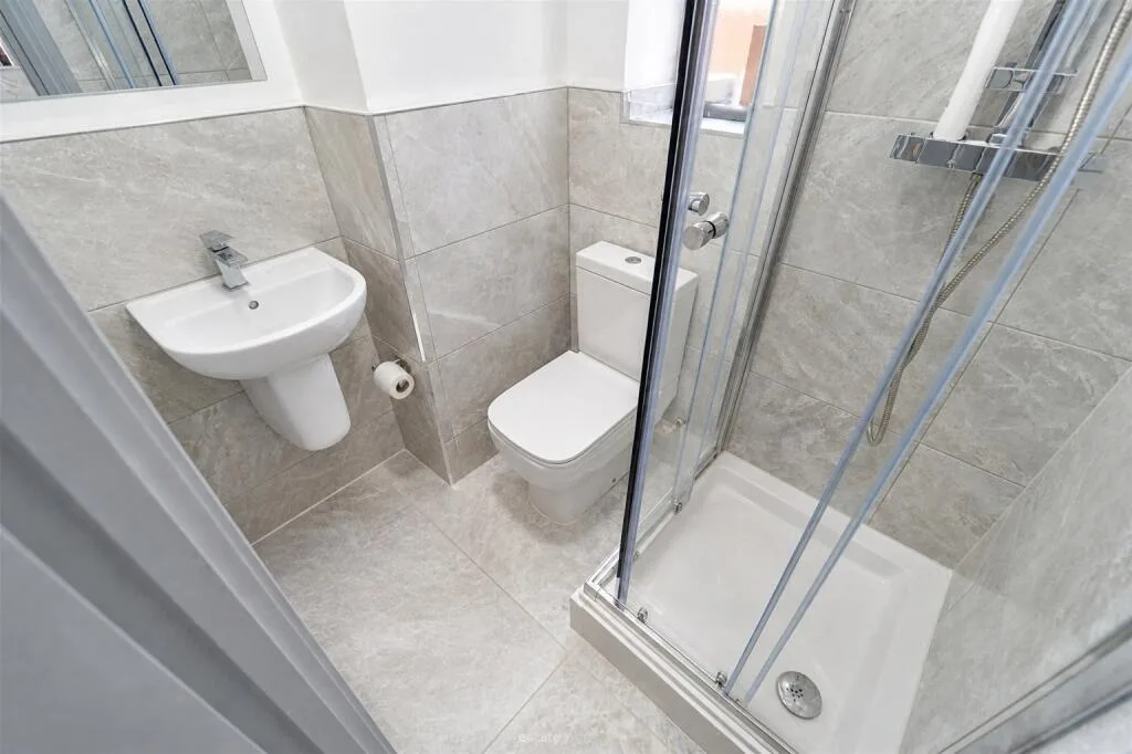 6 bedroom house for rent