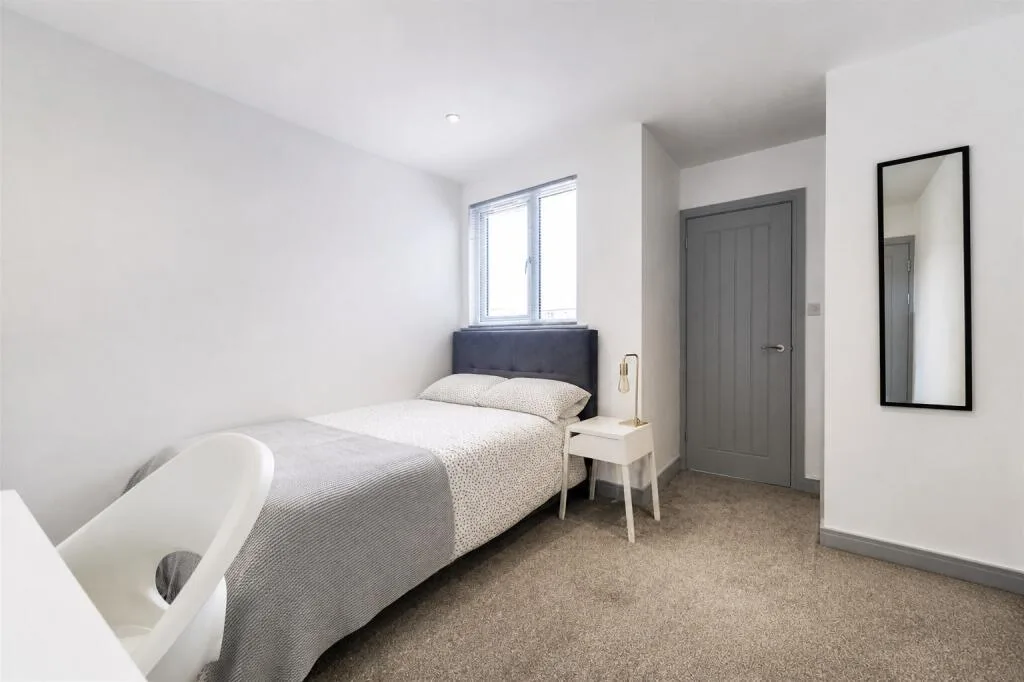 6 bedroom house for rent