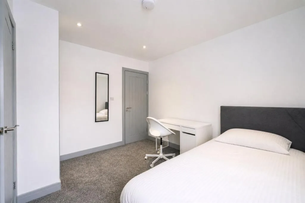6 bedroom house for rent