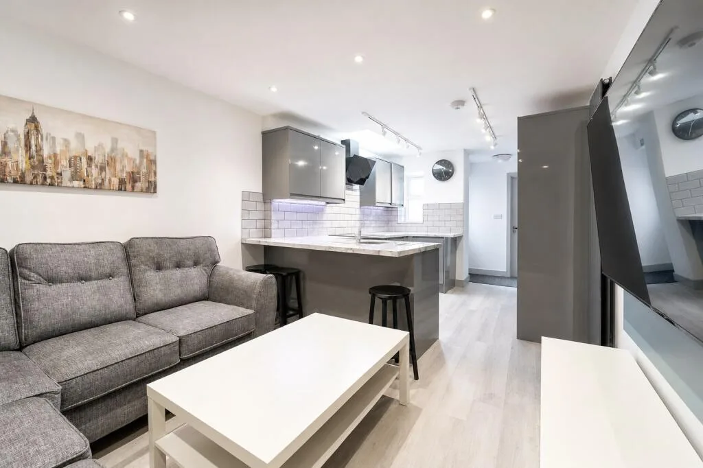 6 bedroom house for rent