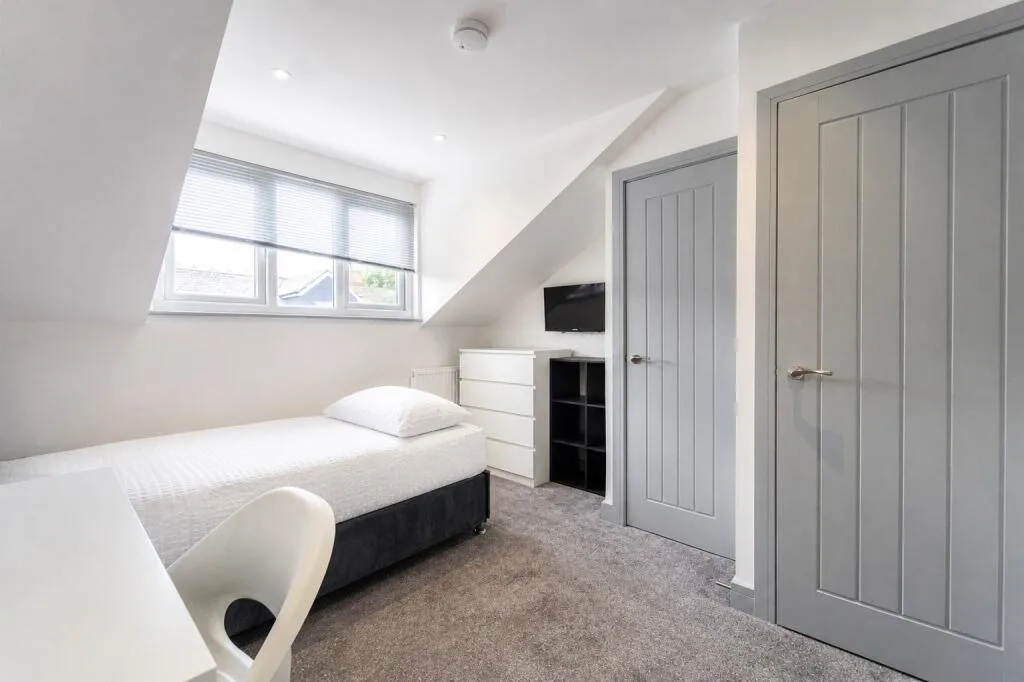 6 bedroom house for rent